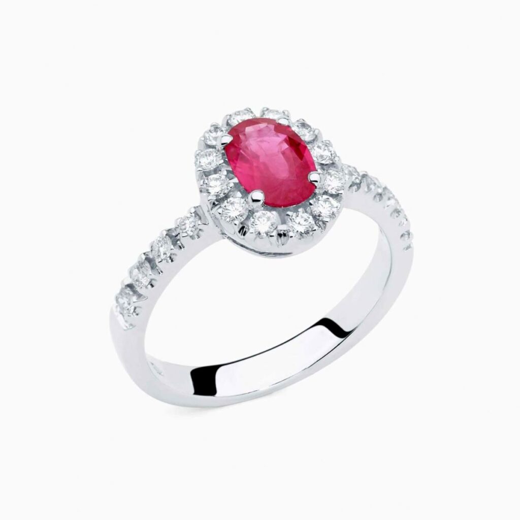 Anillo solitario Elizabeth M en oro 18K con rubí central y diamantes