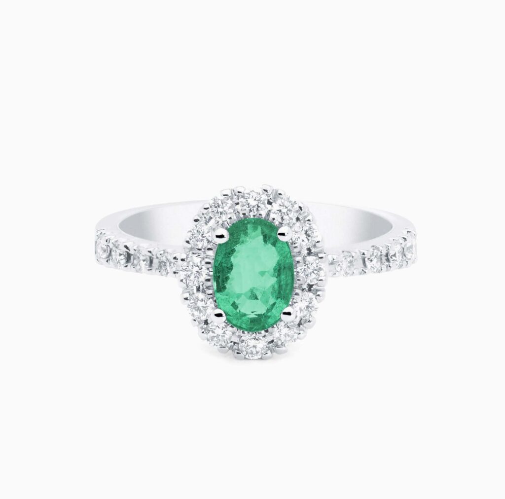 Anillo solitario Elizabeth M en oro 18K con esmeralda central y diamantes
