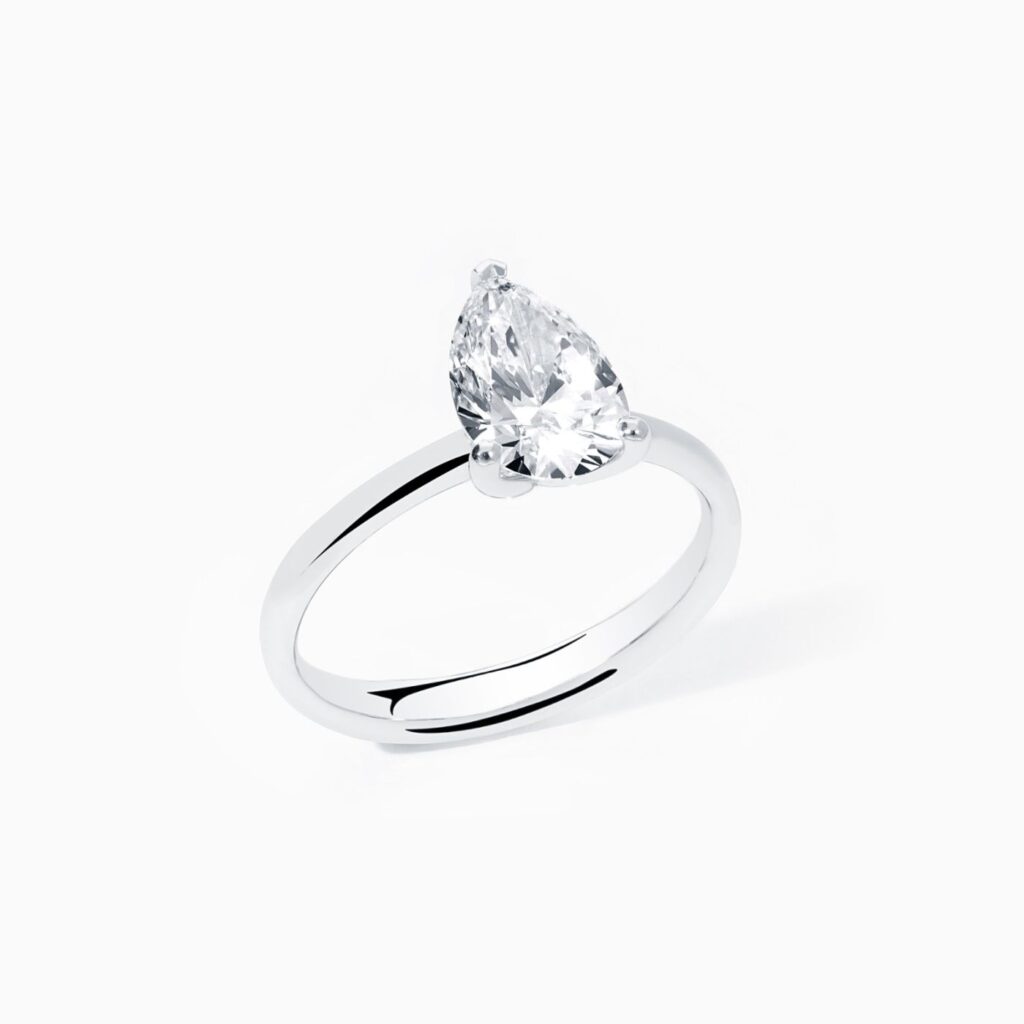 Anillo solitario Pear G en oro 18K con diamante central talla pera de 1,51 quilates