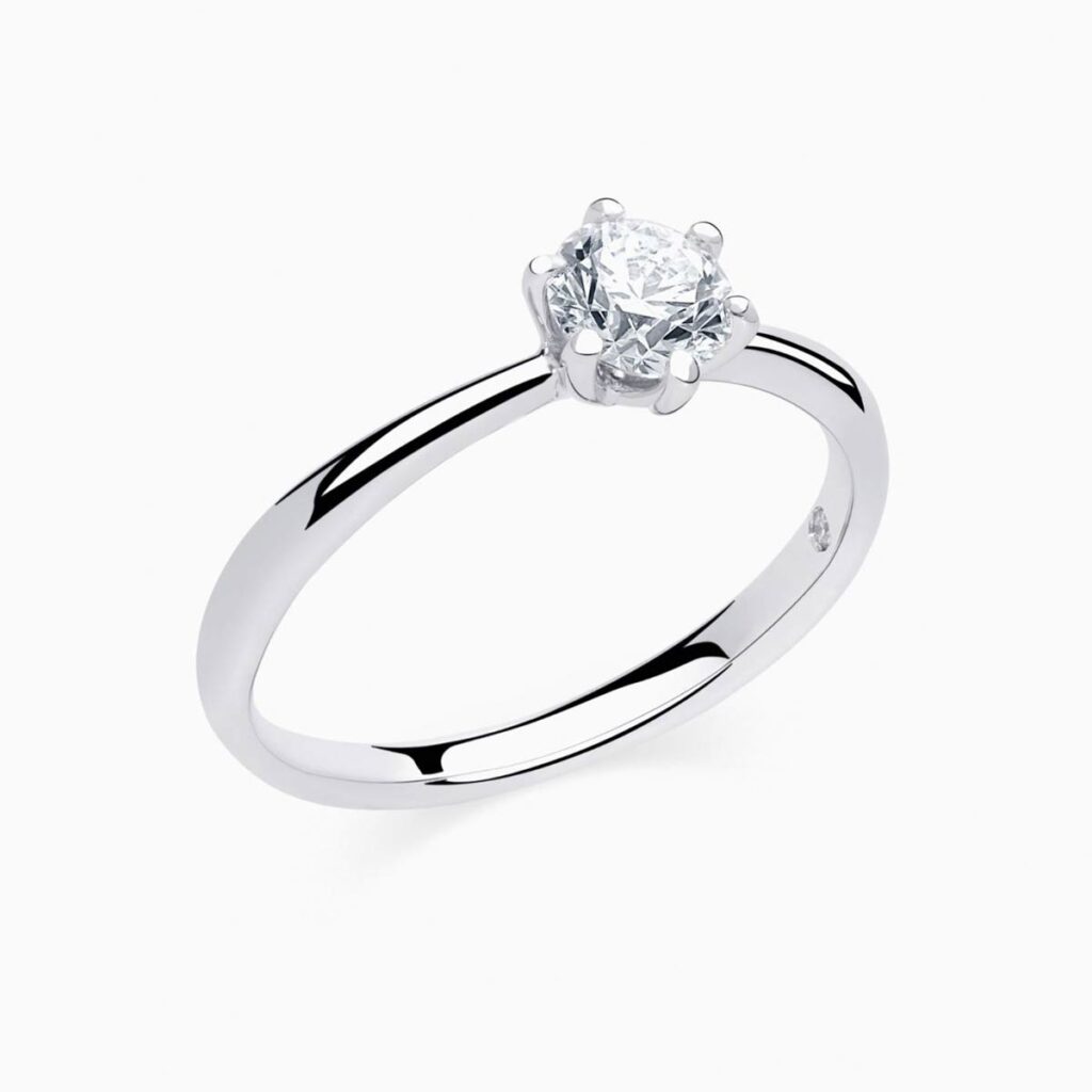 Anillo solitario Rose M en oro 18K con diamante central y diamante interior