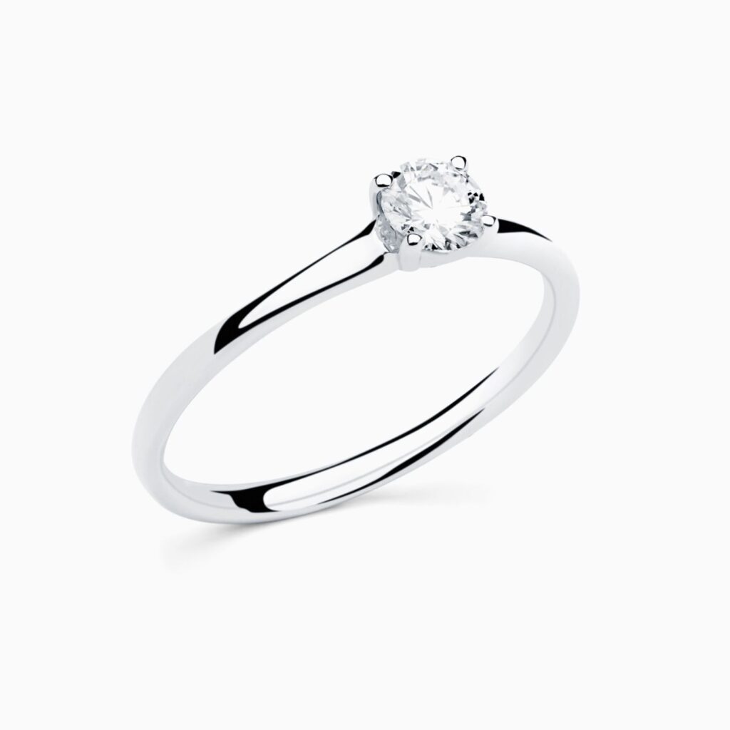 Anillo solitario Always M en oro 18K con diamante central de 0,30 quilates