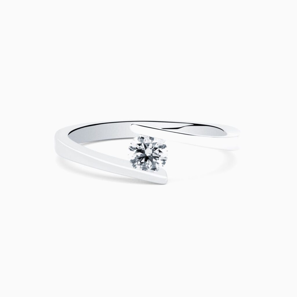 Anillo solitario Bridge M en oro 18K con diamante central