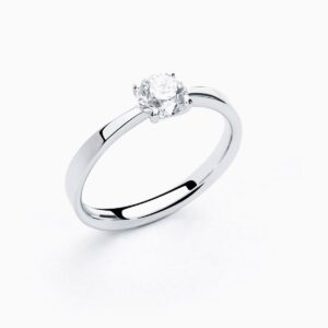 Anillo solitario Eva M en oro 18K con diamante central y diamante interior