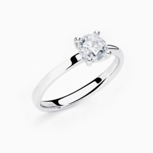 Anillo solitario Classic M en oro 18K con diamante central y diamante interior