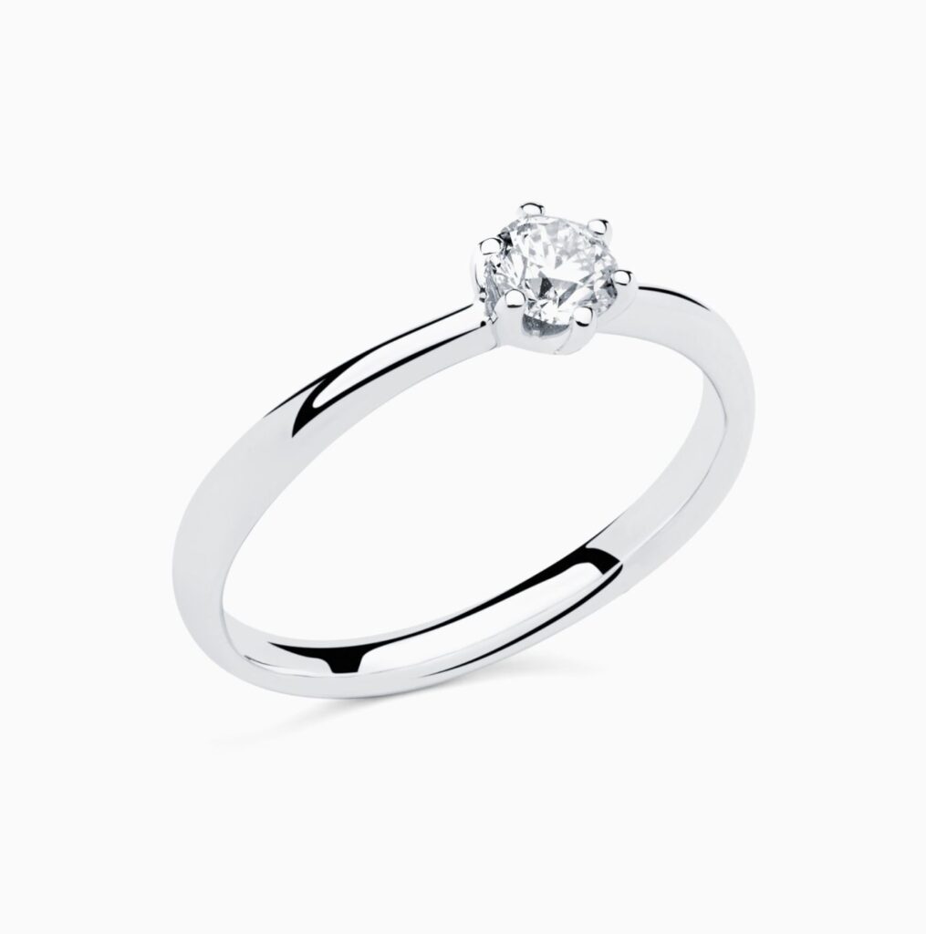 Anillo solitario Rose P en oro 18K con diamante central y diamante interior