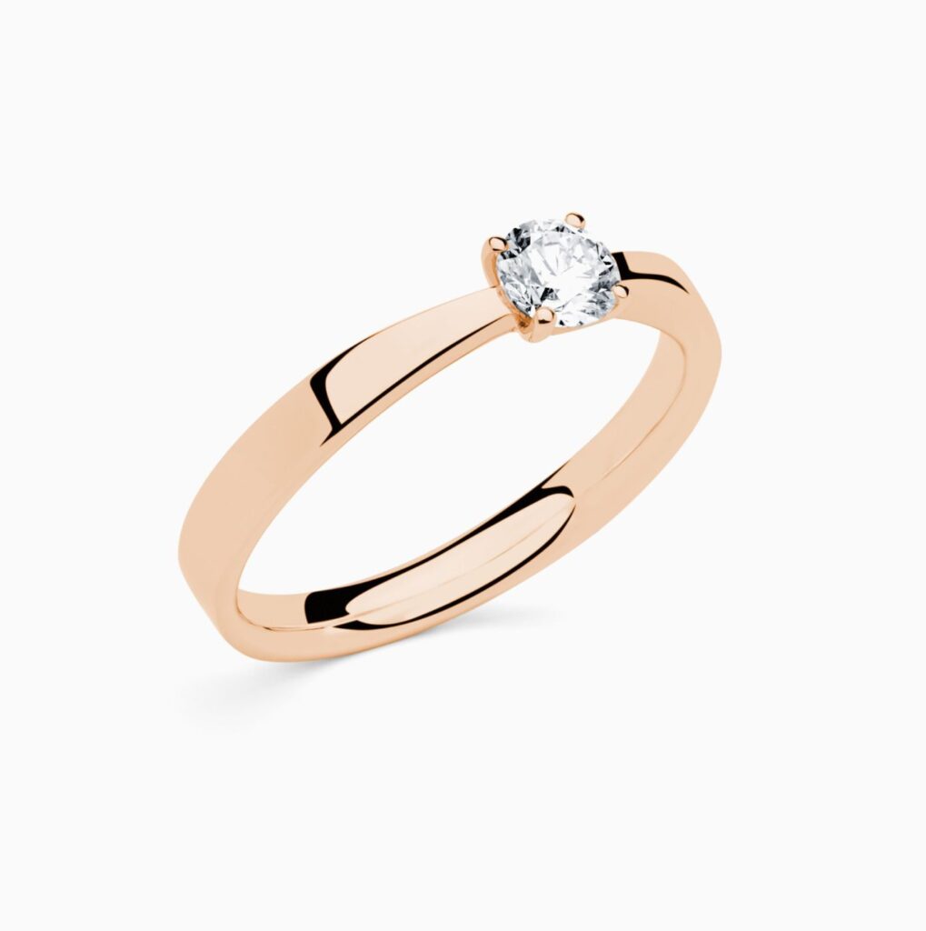 Anillo solitario Eva P en oro 18K con diamante central