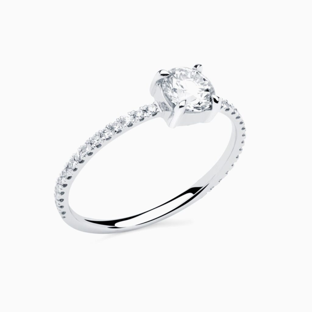 Anillo solitario pavé Poetic G en oro 18K con diamante central, brazo de diamantes y diamante interior