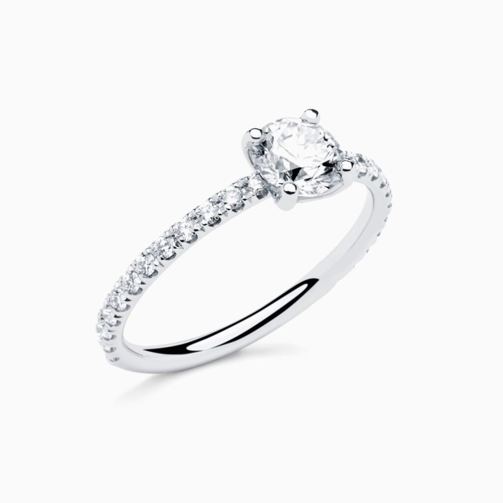 Anillo solitario pavé Emy G en oro 18K con diamante central, brazo de diamantes y diamante interior