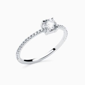 Anillo solitario pavé Poetic M en oro 18K con diamante central, brazo de diamantes y diamante interior
