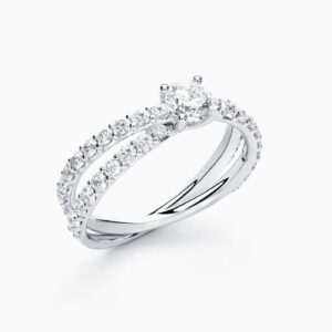 Anillo solitario pavé Emy Cross M en oro 18K con diamante central, brazo cruzado de diamantes y diamante interior