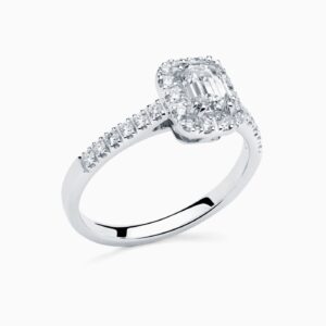 Anillo solitario pavé Teffy M en oro 18K con diamante central talla esmeralda, orla y brazo de diamantes, más diamante interior