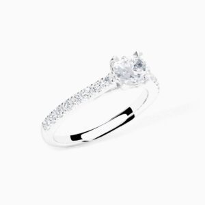 Anillo solitario pavé Olivia M en oro 18K con diamante central talla oval y brazo con 18 diamantes